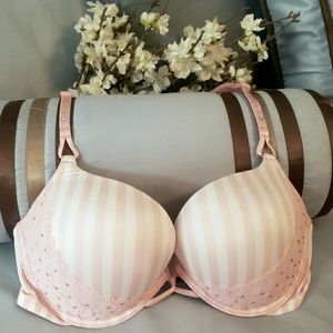 Victoria's Secret Miraculous Plunge Bra NWOT.